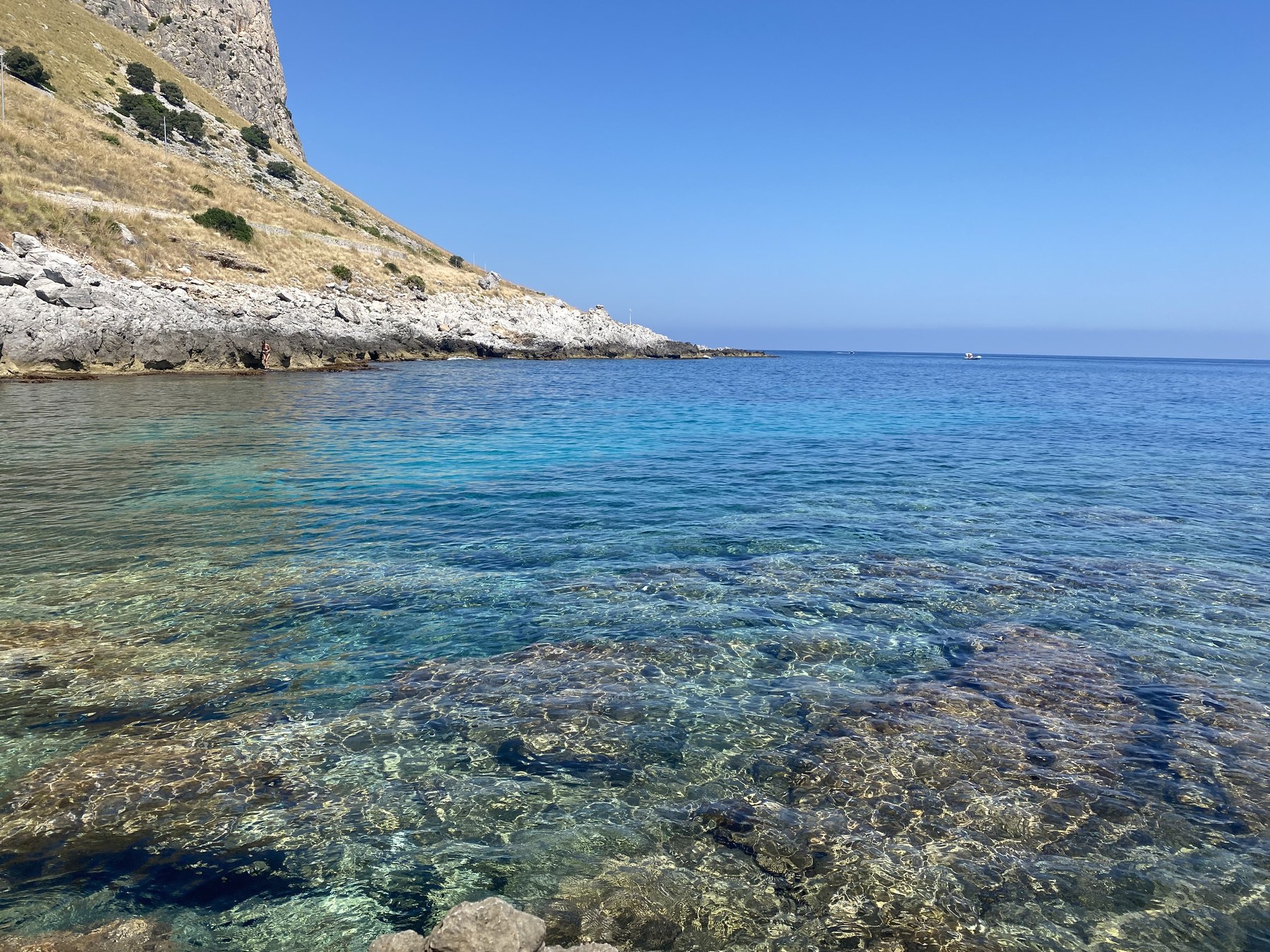 Baia dalle acque cristalline a Capo Gallo