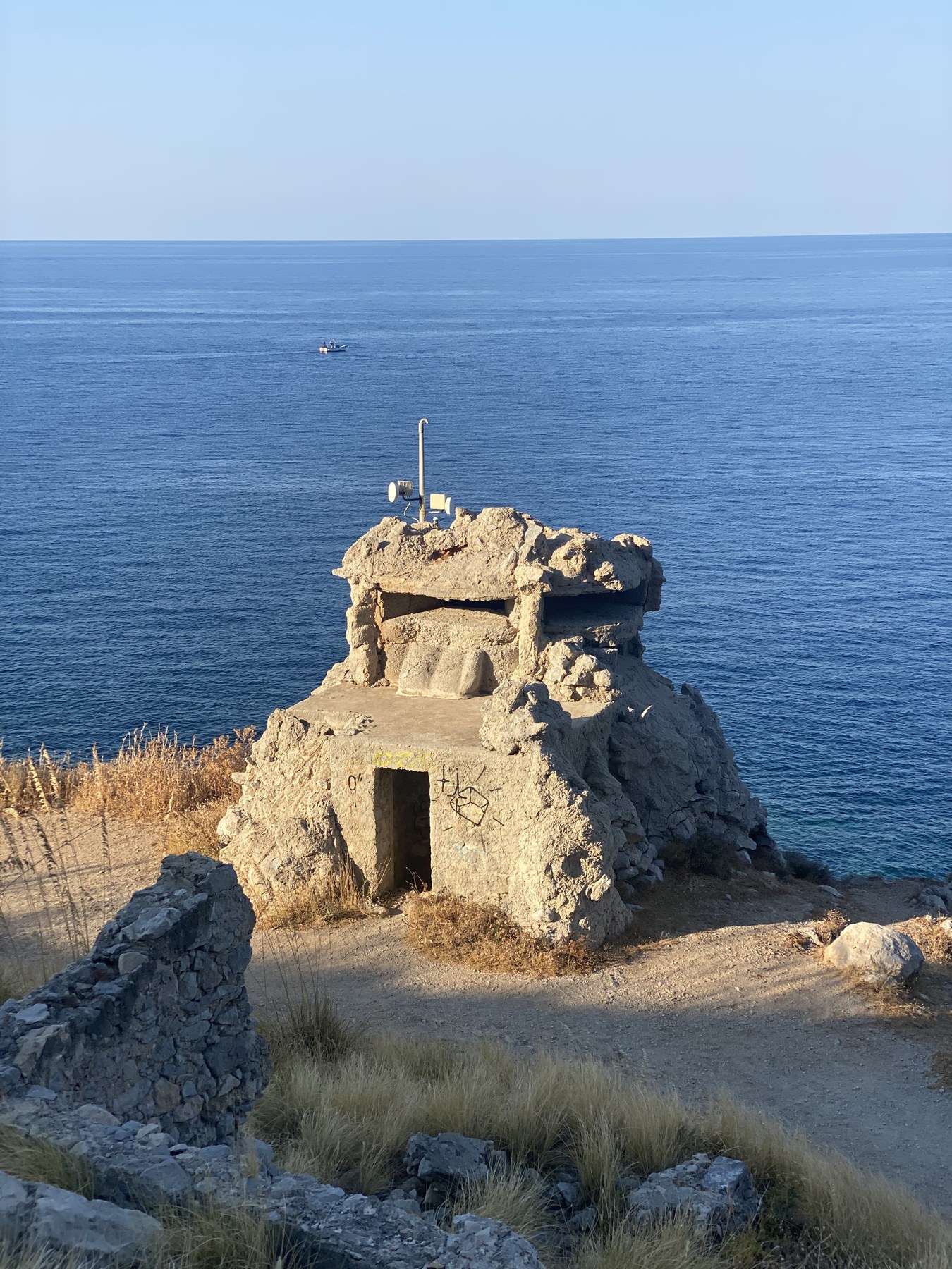 Vedetta in pietra nella Riserva di Capo Gallo