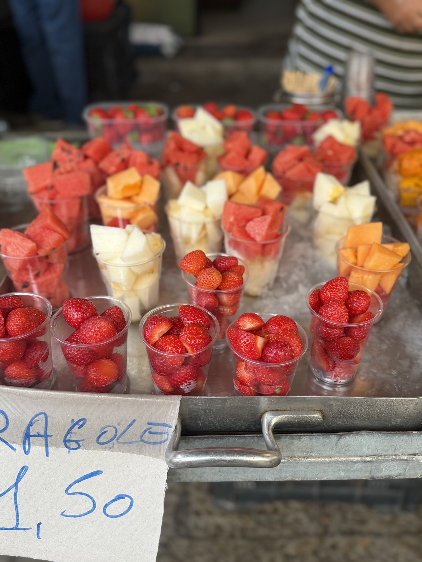 Frutta fresca in coppetta.